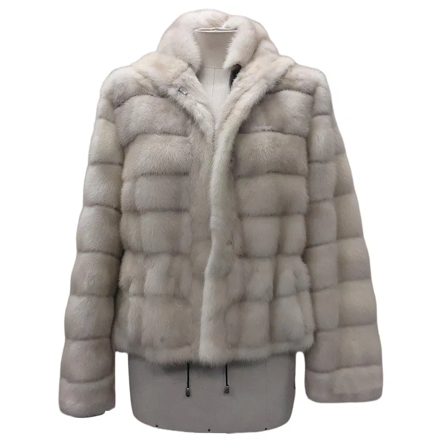 Non Signé / Unsigned — Manteau en vison