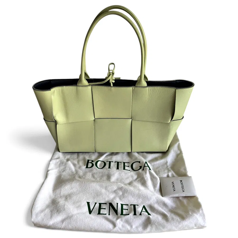 Bottega Veneta — Sac à main en cuir Arco